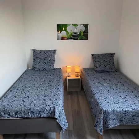 Spacious Marina & View Apartman