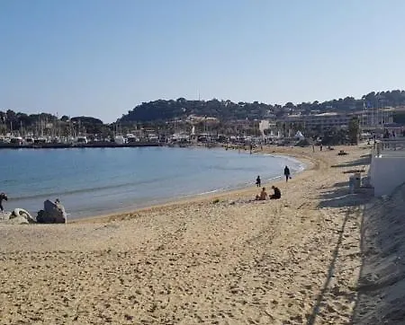 Daire Spacious Marina & View *